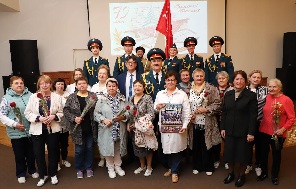 В областной больнице прошёл концерт ансамбля песни и танца «Волжские казаки»