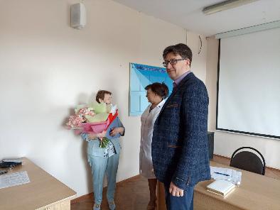 Коллектив Самарской областной больницы проводил на пенсию врача-рентгенолога Наталью РАДЧЕНКО