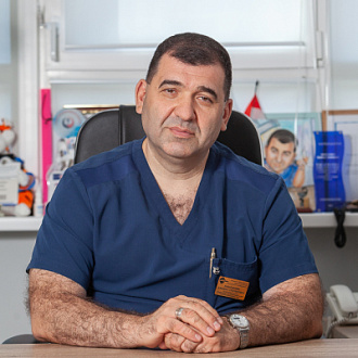 14 октября - День рождения заместителя главного врача ГБУЗ "СОКБ им. В.Д.Середавина" А.С.Навасардяна