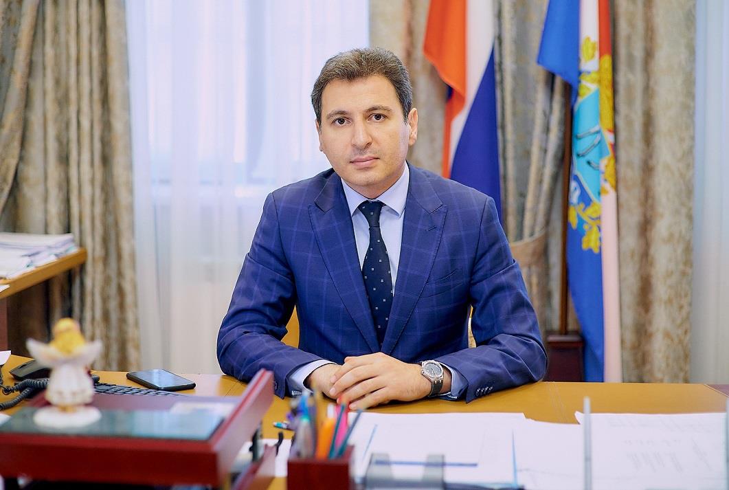 Поздравление министру здравоохранения Самарской области А.С.Беняну