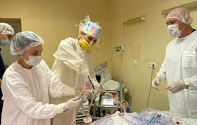  Самарские врачи -анестезиологи-реаниматологи и пульмонологи - боролись за жизнь пациента с тяжёлой пневмонией на протяжении месяца